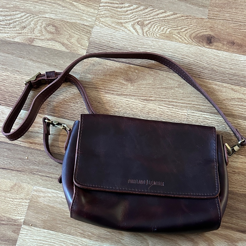 Dark Brown Leather Mediun Metro Crossbody Bag